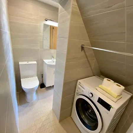Jon's 2 Apartment