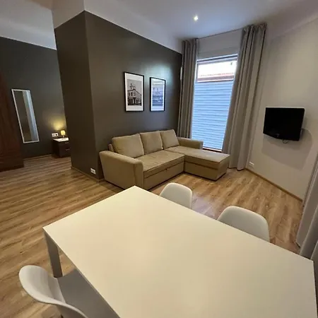 Jon's 2 Apartment *