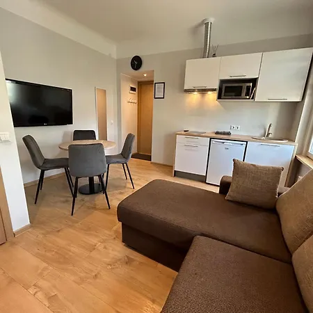 Jon's 2 Апартаменты *